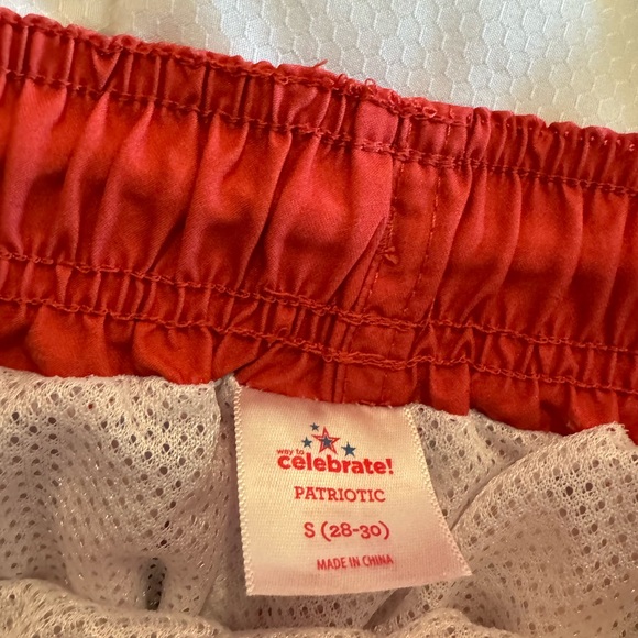 Patriotic Swim Shorts Red Fireworks USA Swimsuit Trunks Men’s Size Small 28-30 - Picture 2 of 3